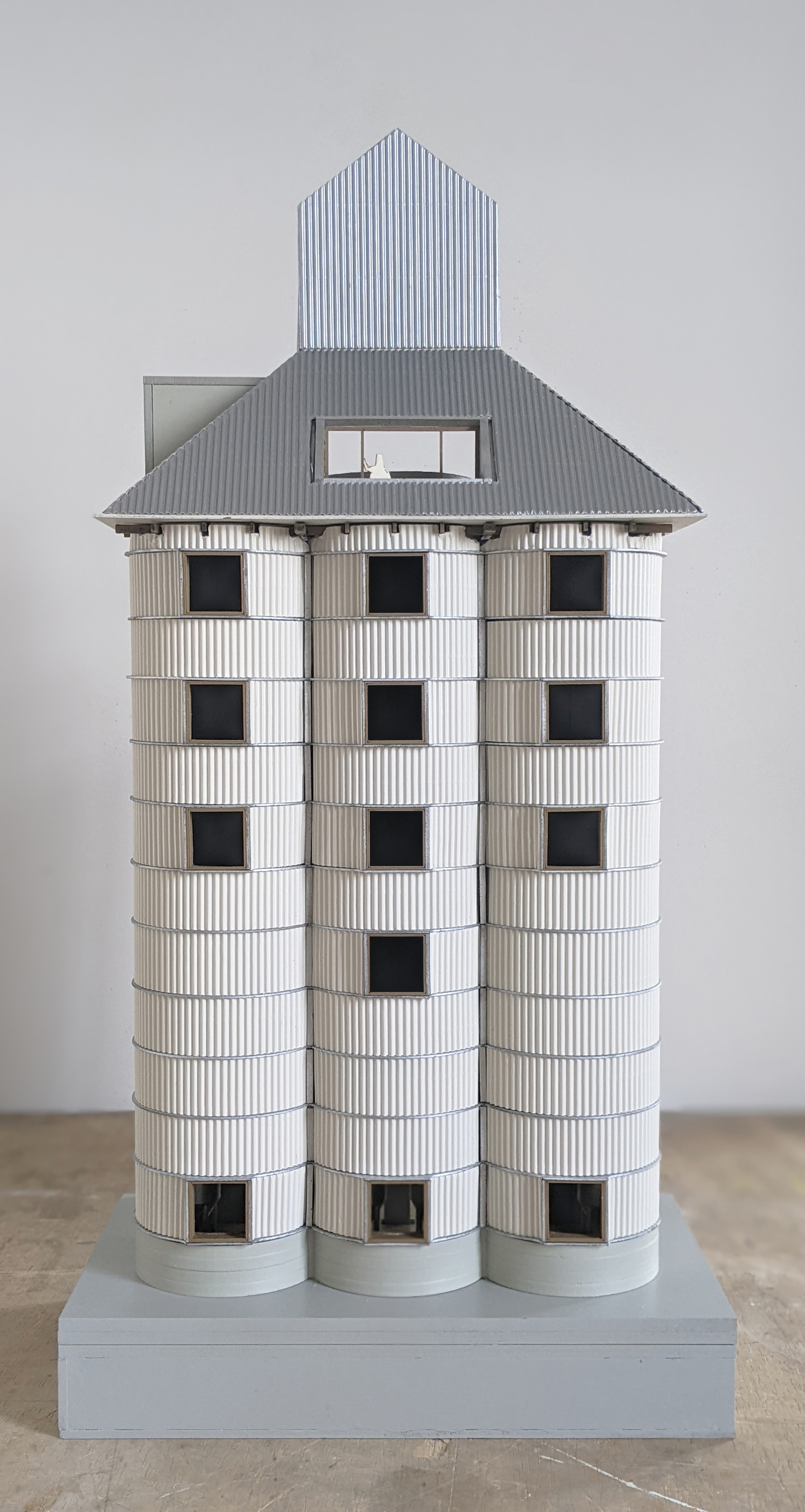 Jakob Jakobsen silo model 1:50 facade 2